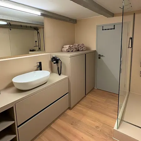Zentrale Altstadtwohnung In Fuer 6 Personen 아파트 립슈타트