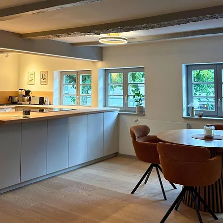 Zentrale Altstadtwohnung In Fuer 6 Personen 아파트 *