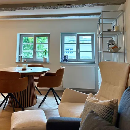 Zentrale Altstadtwohnung In Fuer 6 Personen 아파트 *